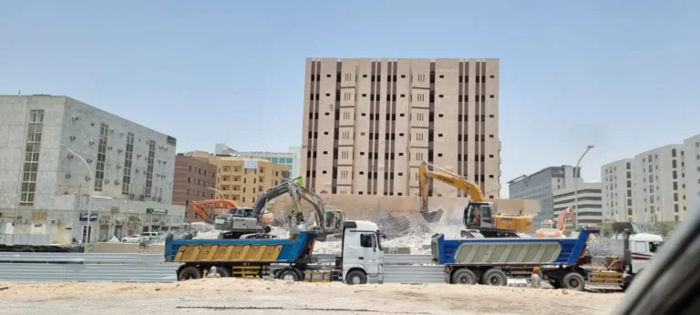 تحميل مخلفات هدم عمارة في القلابات بالرياض