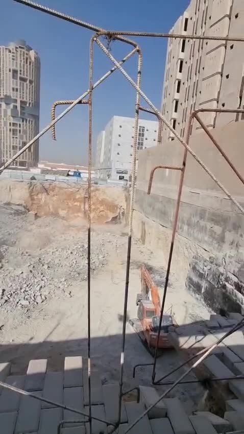 هدم مبنى بين جيران ملاصقين